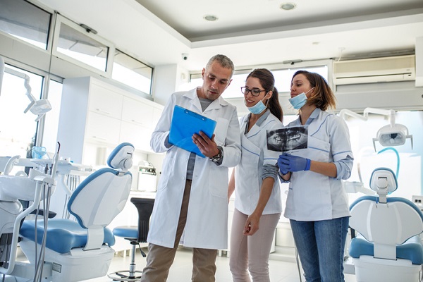  Every day of your internship you will have the chance to learn from dentists and hygienists